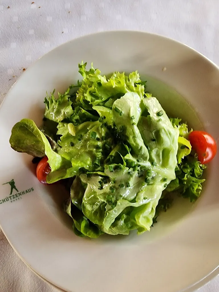 Özlem CH_Restaurant Schützenhaus_Basel_avis