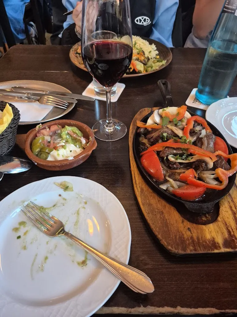 J C Oliveira_El Gallo Freiburg_Breisgau_review