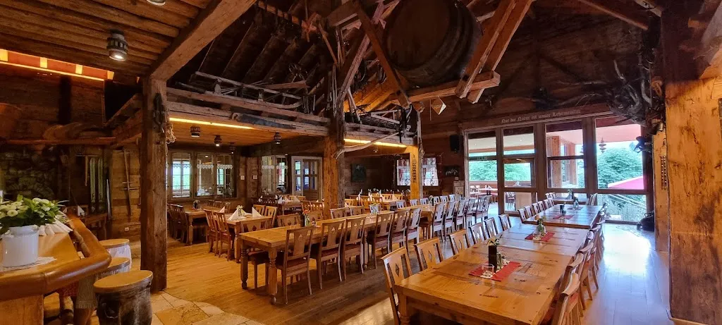 Adolfo Martinez_Gasthaus Ur-Alp Erleben_Austria_review