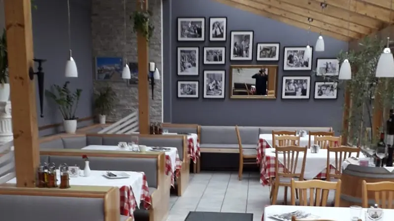 Taverna Akropolis restaurant in Inn