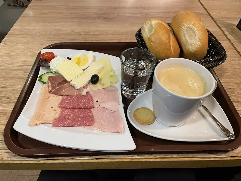 Nick Geerts_Fischhold Cafe Bakeries_Inn_review