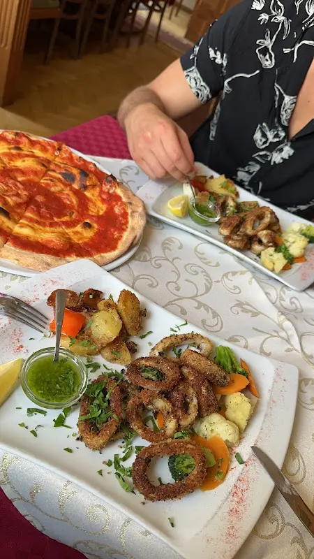 Julian Schiller_Ristorante Pizzeria Tolmezzo_Inn_recensione