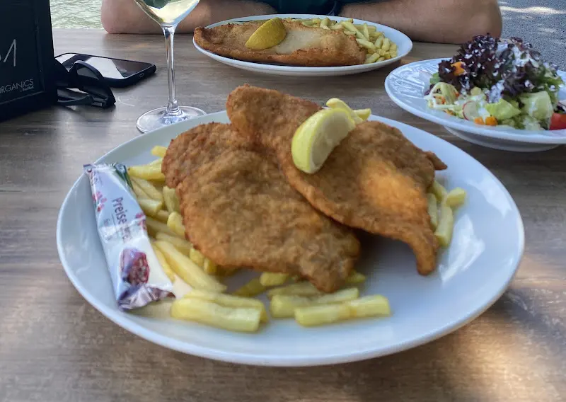 Anamaria M_Wirtshaus am See_Austria_reseña