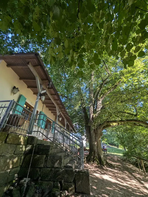 Tinchän Trisha_Dercks'n Berch Biergarten & Alm_Sonnefeld_review