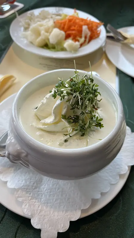 D. Perts_Flugplatz-Restaurant Vilshofen Terrassencafé M+R_Donau_Bewertung