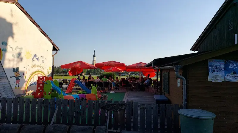 Simon Schwung_Flugplatz-Restaurant Vilshofen Terrassencafé M+R_Donau_Bewertung