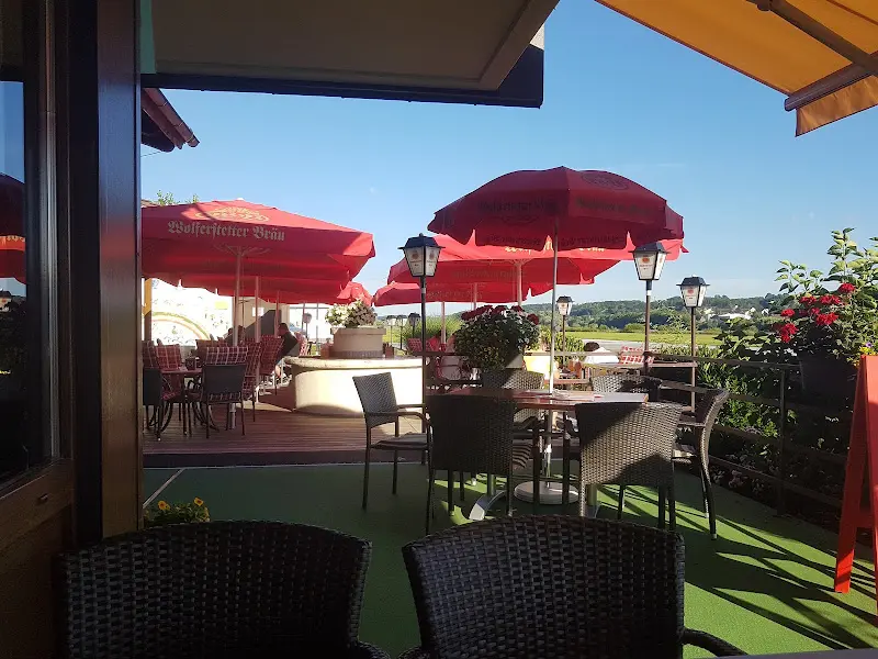 Flugplatz-Restaurant Vilshofen Terrassencafé M+R_Donau_slider_image_1