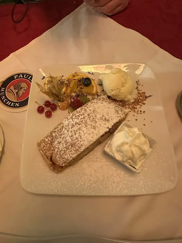 Adam Fancy_Restaurant Madame Plüsch_Füssen_review