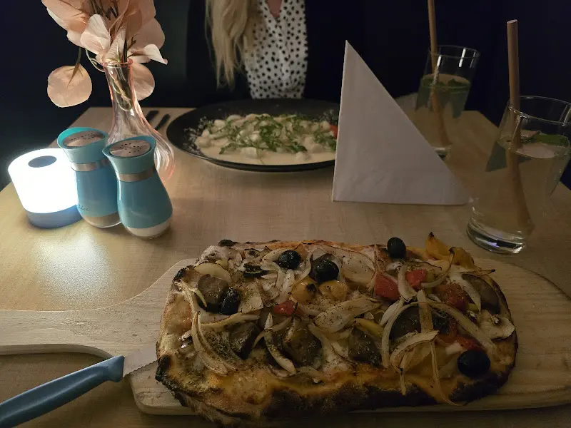 Nicole B_Pizzaria Pinsaria Pasta Burgerhouse Mediterran_Sonthofen_review