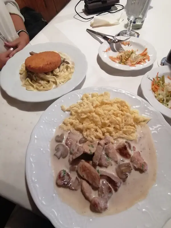 Helmut Bernard_Gasthaus Schmid_Stammham_review