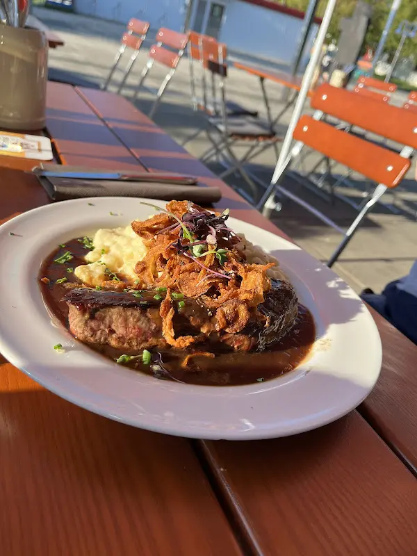 Eva-Maria Schneider_Restaurant GC Am Hopfengarten_Stadtbergen_review