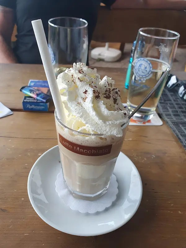 Franziska Hermann_Gaststätte zum Steinachtal (ehem. TSV-Sportgaststätte)_Stadtsteinach_reseña