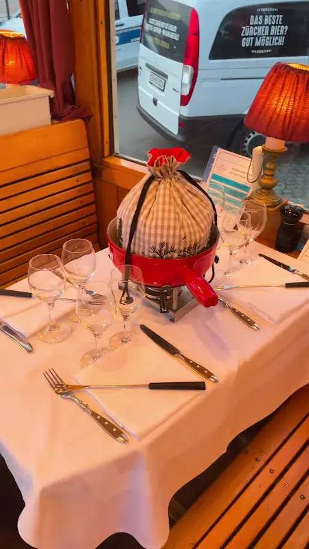 Fondue-Tram_Zürich_slider_image_2