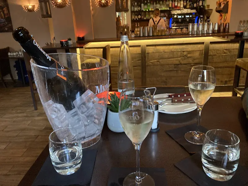 Alex Jackson_Boston Café & Cocktailbar_Starnberg_review
