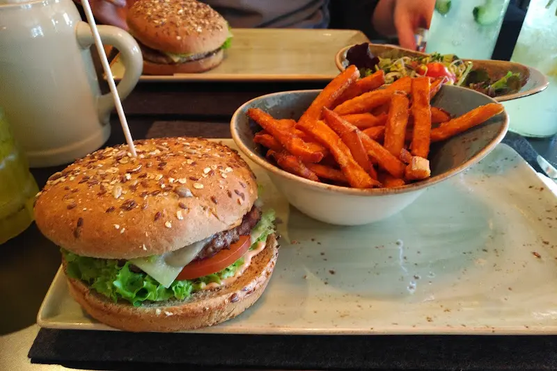 Kevin Hu_HANS IM GLÜCK - STARNBERG Georgenbach_Starnberg_review