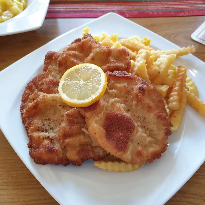 Gasthaus Zur Römerschanze restaurant in Stephansposching