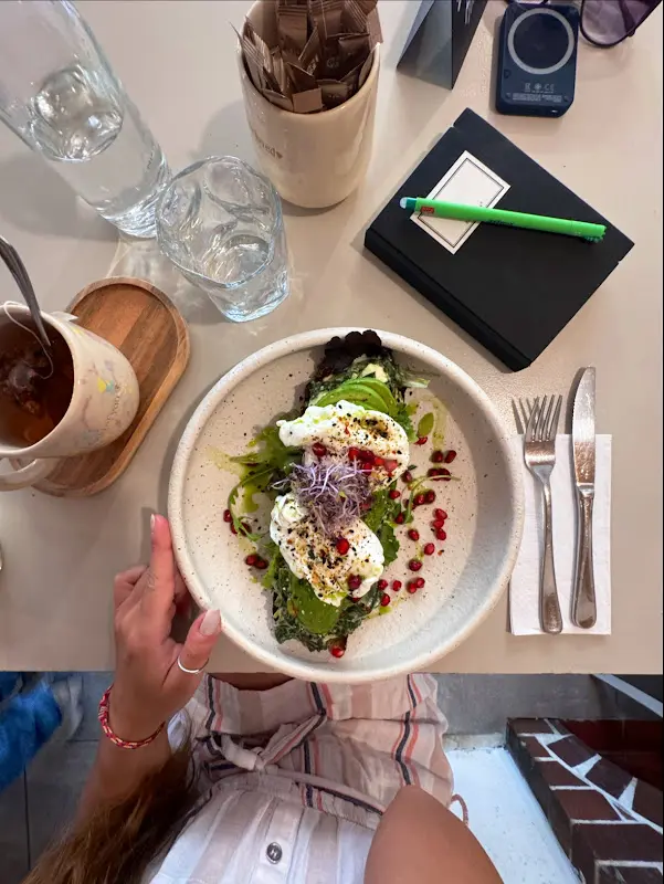 Tanja Knittel_Ivy‘s Deli_Tauber_review