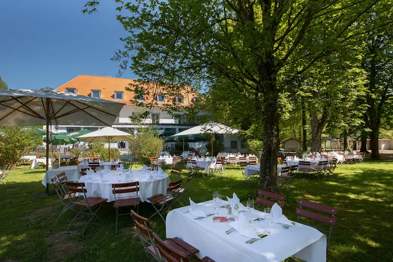 Waldhaus zur alten Tram_Straßlach-Dingharting_slider_image_1