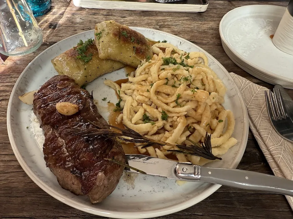 Erkan Boz_BAHNHOF13_Rappenau_review