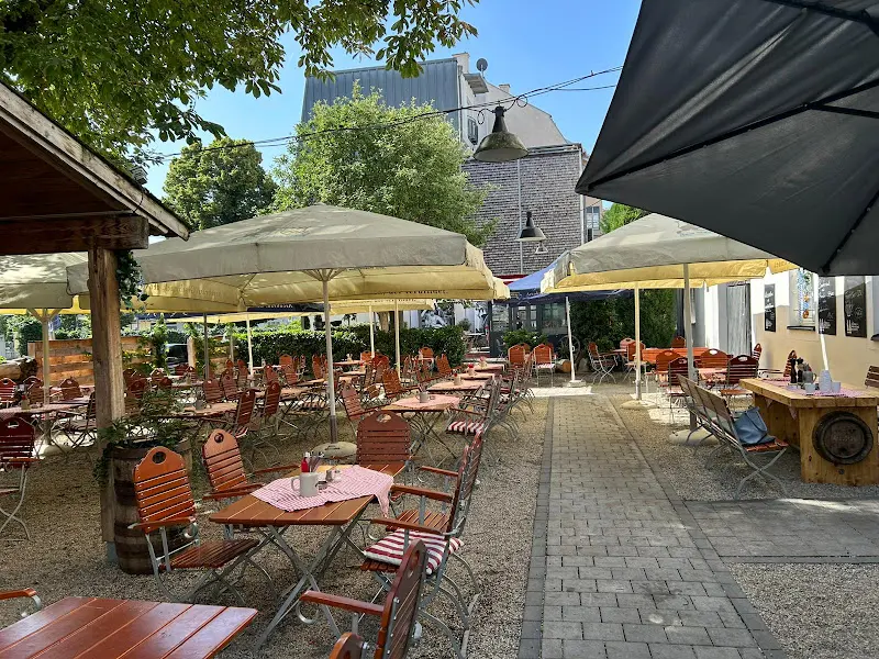 Zum Bayerischen Löwen restaurant in Straubing