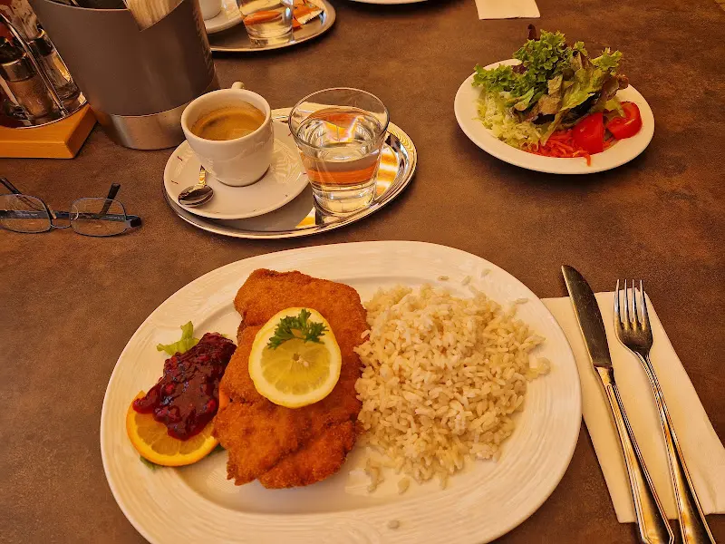 Martin Nöst_Strandrestaurant Pepis Stube - geöffnet von Mai bis September_Austria_review