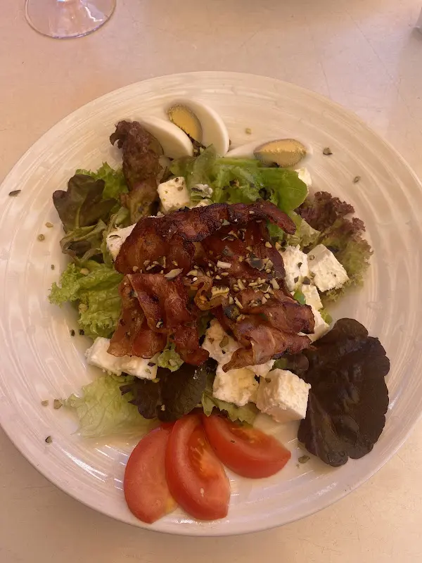 Dominik Schreiner_Strandrestaurant Pepis Stube - geöffnet von Mai bis September_Austria_review