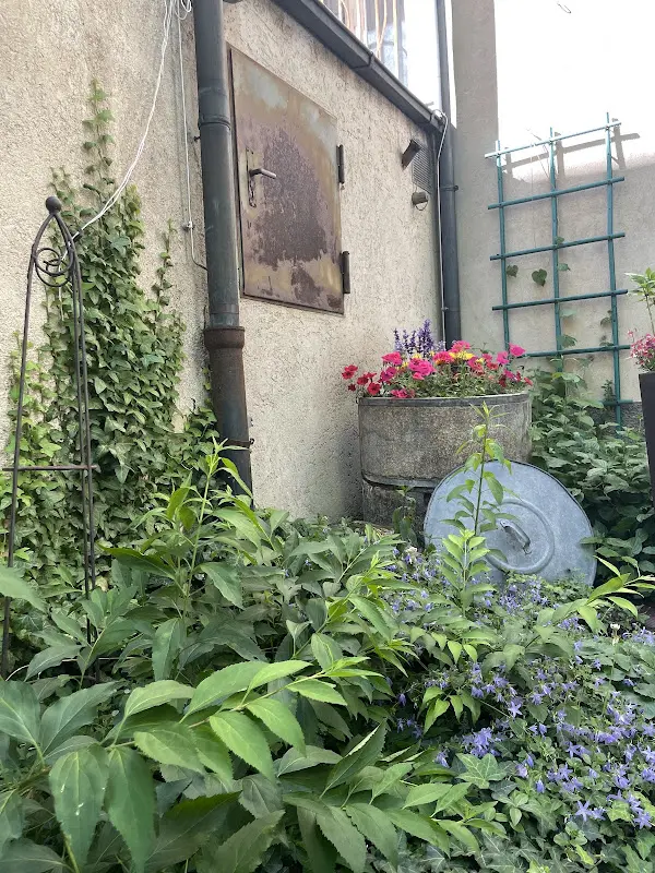 Brittany Block_Café Minerva_Sulzbach-Rosenberg_review