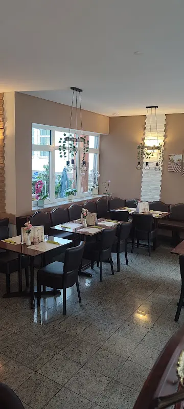 Ovale Pizzeria restaurant in Main