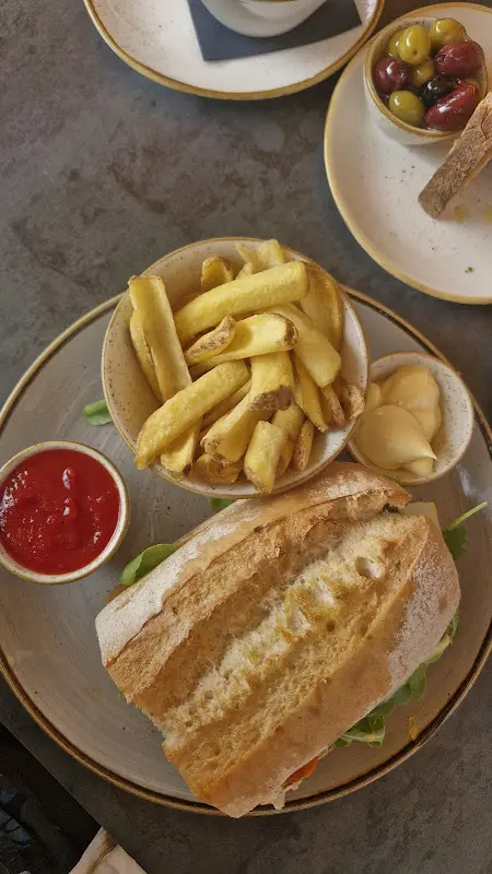 Fernanda Souza_The ASH Main Taunus Zentrum_(Taunus)_Bewertung