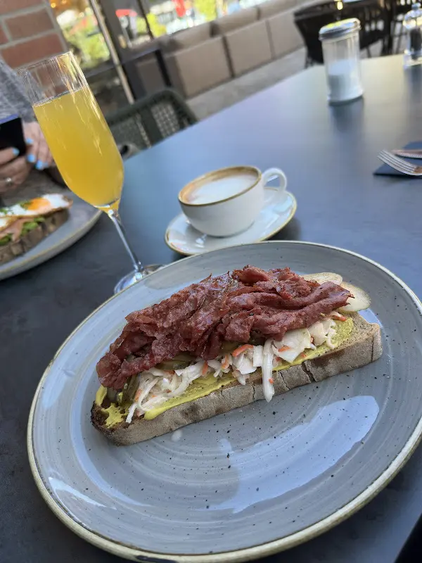 Alexandra Goltz_The ASH Main Taunus Zentrum_(Taunus)_Bewertung