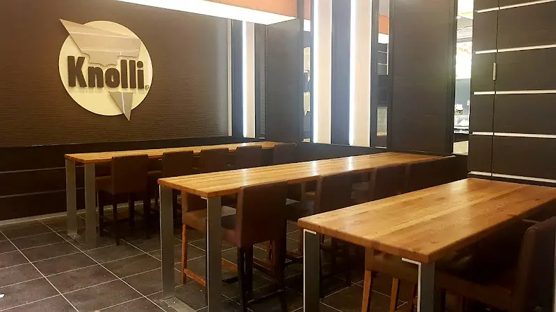 Knolli Chicken & Chips restaurant in (Taunus)