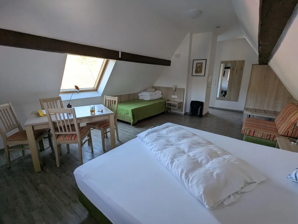 Nam-Hai Hoang_Am Treidelpfad_Haßmersheim_review