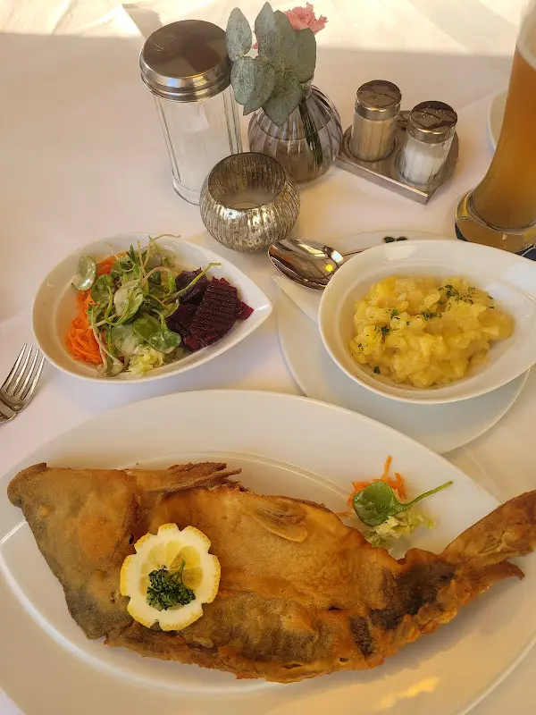 Klaus Düring_Hotel Hölltaler Hof, Familie Vierling_Theisseil_avis