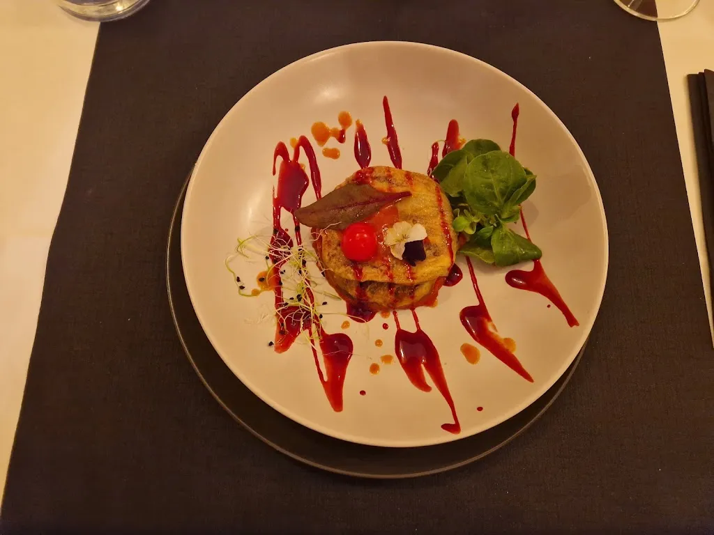 Jens Kendelbacher_La Petite Table_Abstatt_reseña