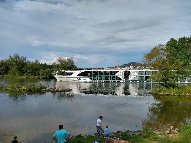 Charles Moussoux_Biergarten am Schloss_Karlstadt_review