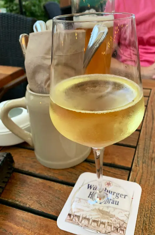 Mara Schmidt_Alter Kranen Restaurant and Beer garden_Würzburg_recensione