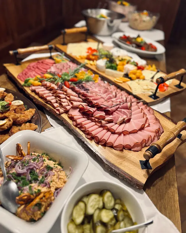 Wirt z‘Kay - Gasthof Stockhammer - Wirtshaus | Metzgerei | Zimmer_Tittmoning_slider_image_2