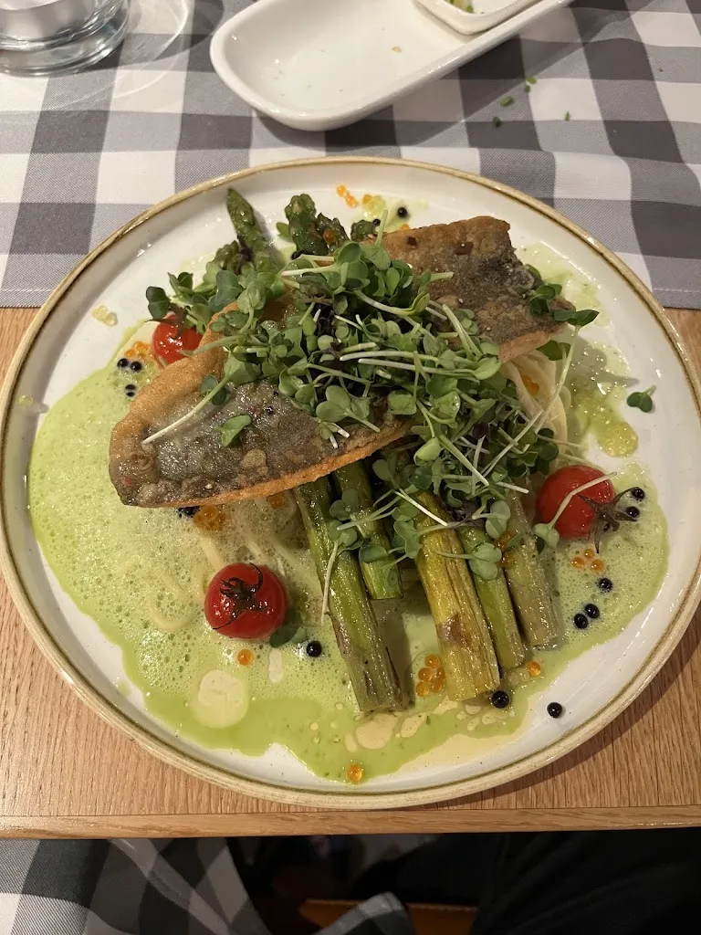 Nasir Karim_Hotel Restaurant Café Buck_Urach_review