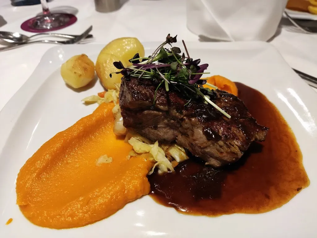 Edith Schubert_Restaurant Eberhard_Urach_reseña