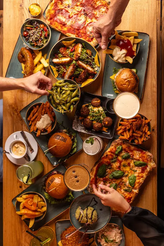 Franz Robert Schlawinerbar_Traunreut_slider_image_2