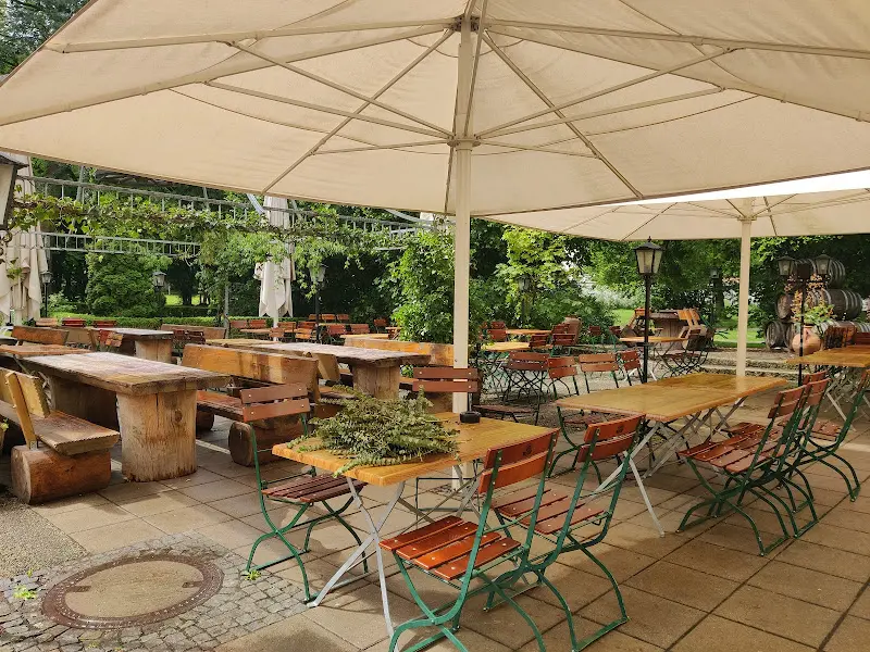Schlossgarten restaurant in Türkheim