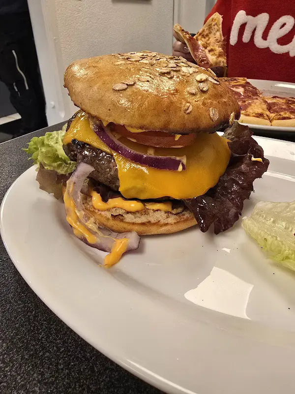 M B_Perfect Pizza Time_Uehlfeld_review