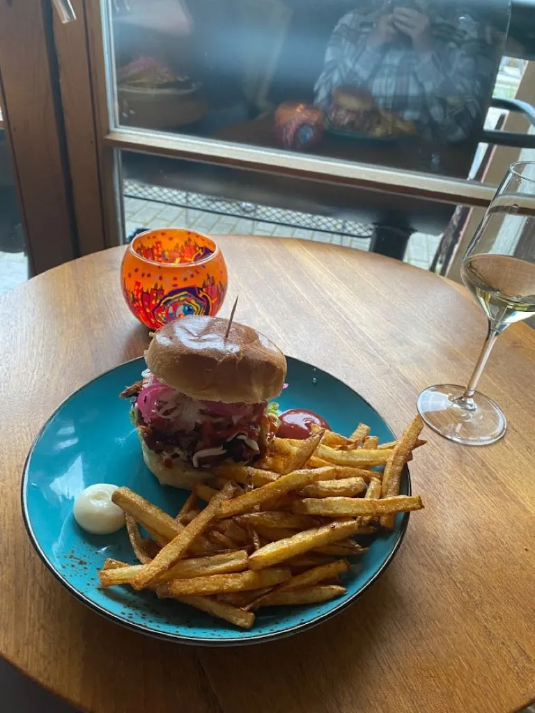 Hunter Smith_Café am Bad_Wildbad_review