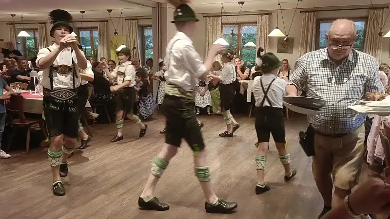 Steckerlfisch Biergarten Hinterwirt_Übersee_slider_image_2