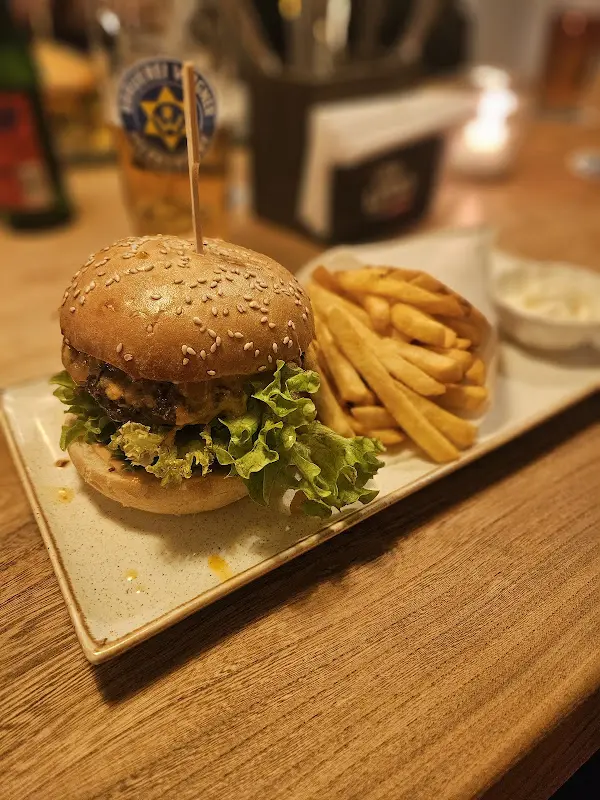 Moritz Bauer_mole bistro & bar_Ebern_avis