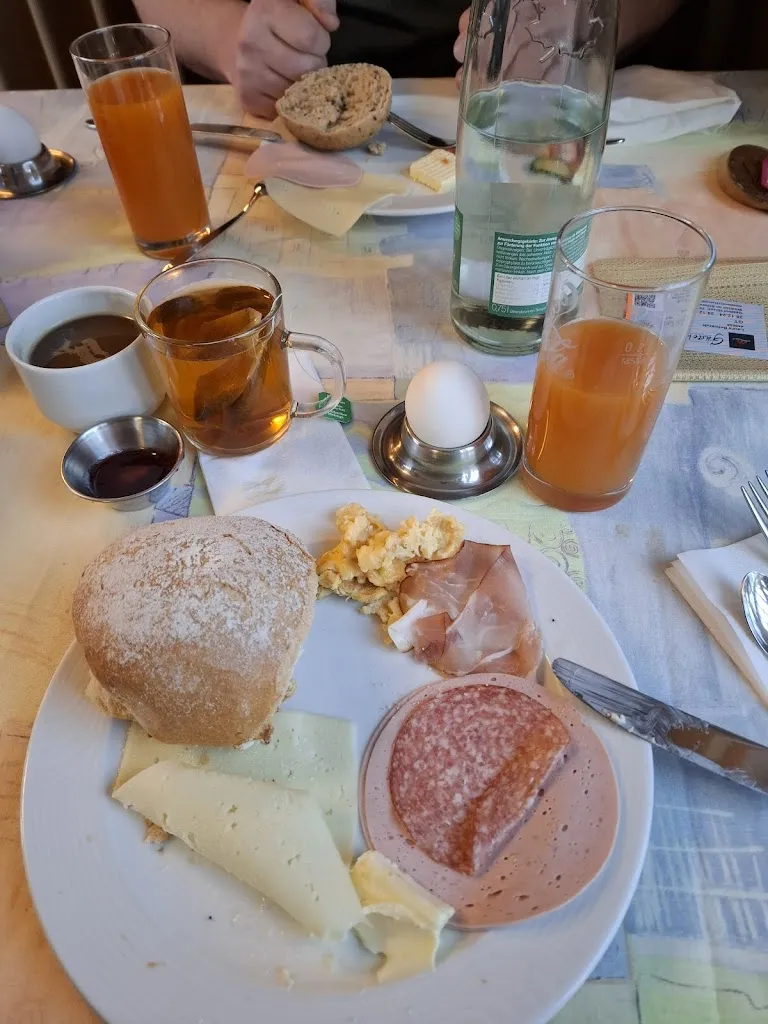 f b_Schwarzwaldhotel-Gasthof Hirsch_Wildbad_review