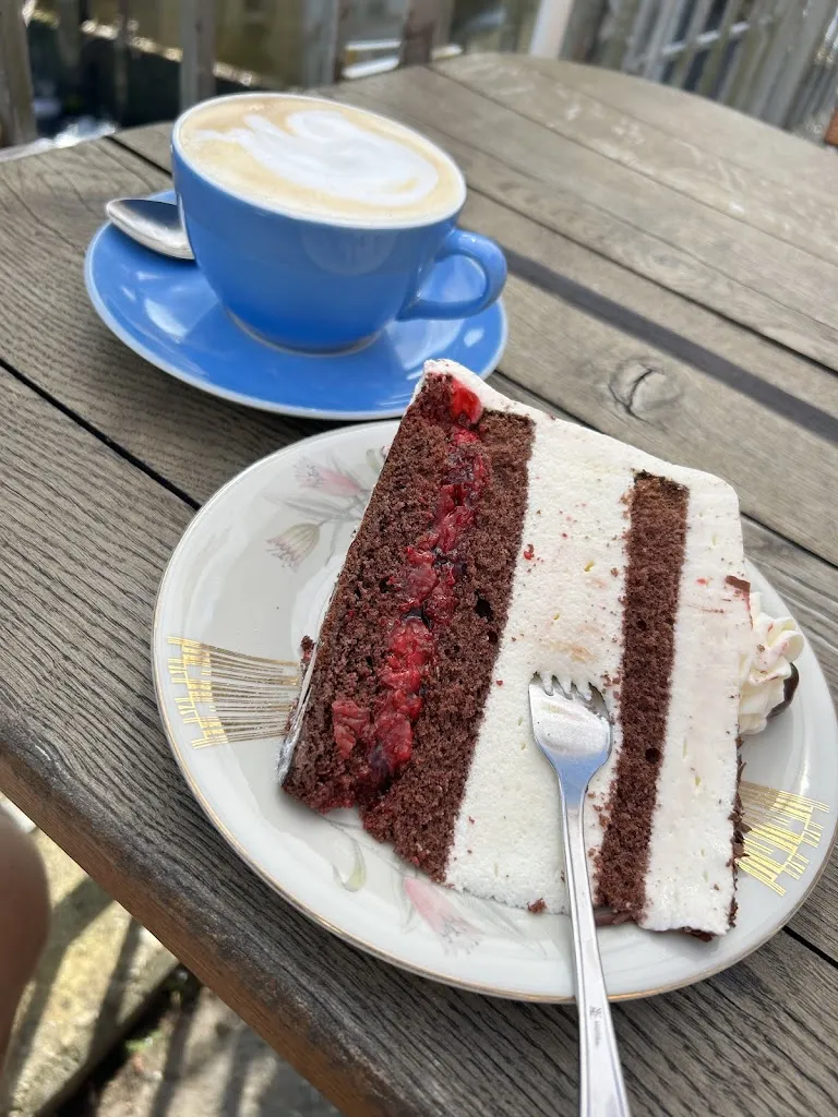 Jeroen Foekens_Cafe Jats_Wildbad_review