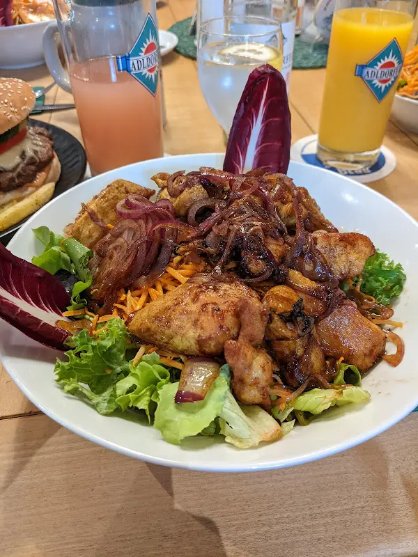 Mari Batrinu_Bräustüberl Valley - Fares Lozano_Valley_recensione