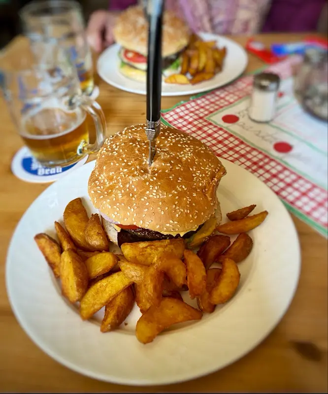 Constantin (World Travelers)_Bräustüberl Valley - Fares Lozano_Valley_recensione