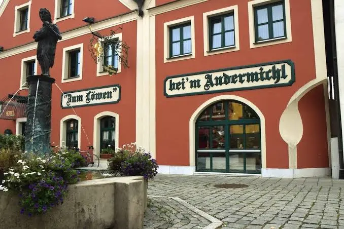 Hotel Gasthof Zum Löwen restaurant in Velburg